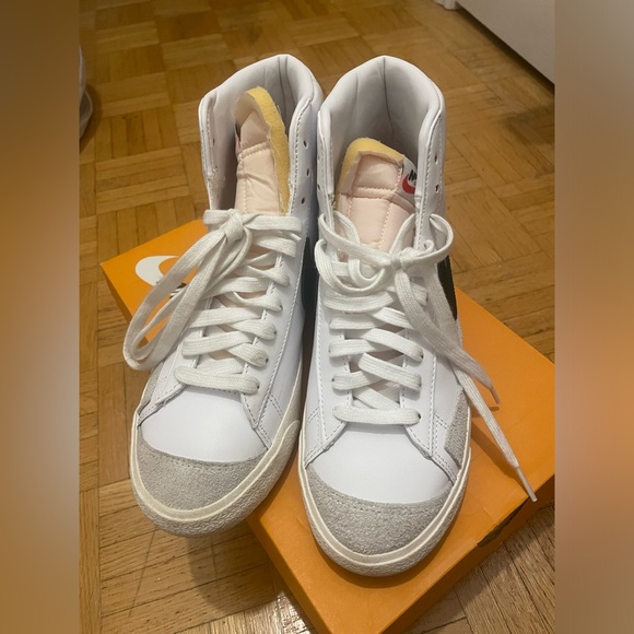 Women’s size 9.5 Men’s size 8 - Picture 4 of 5